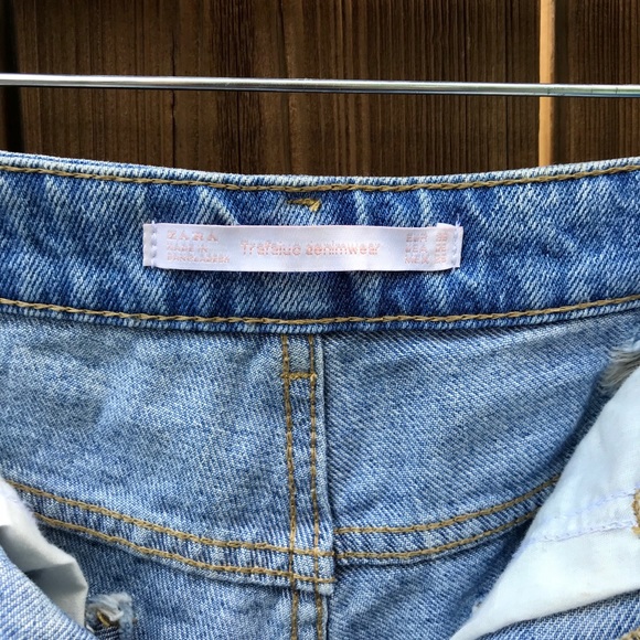 ZARA High-Waisted Distressed Jean Shorts US 6 EUC - Picture 4 of 4